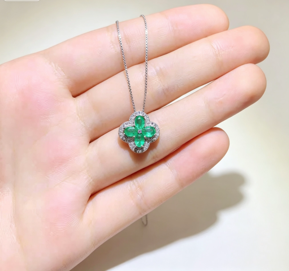Four leaf clover Natural Emerald Sterling Silver 925 Necklace with Lab certificate 3*4mm