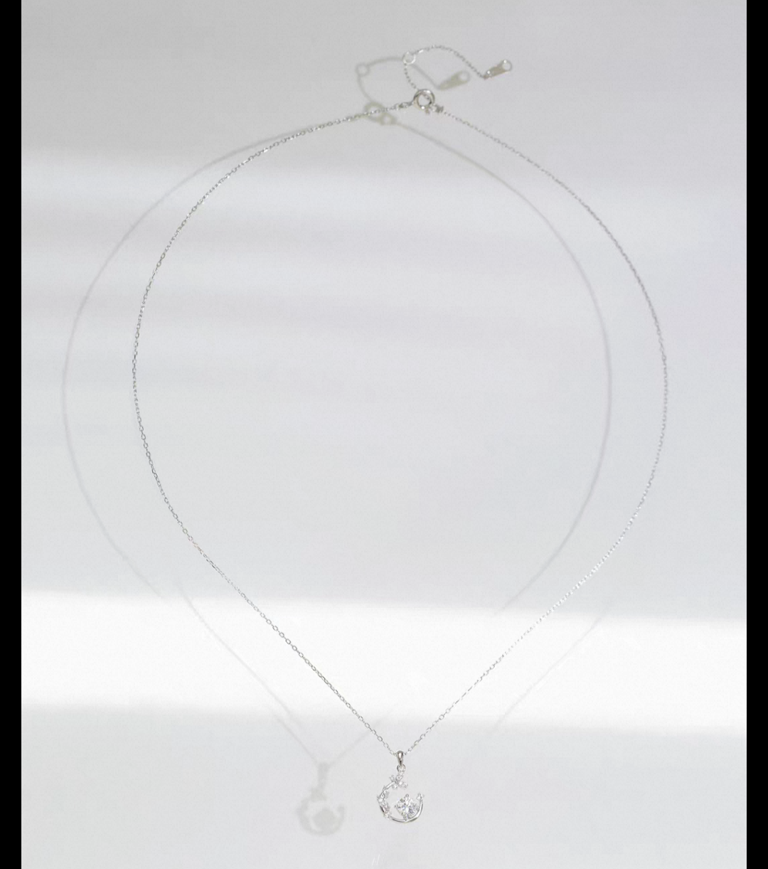 Crescent moon landing 925 Sterling Silver Necklace