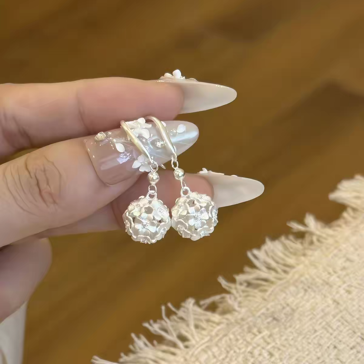 Daisy Ball 999 Silver Earrings with lab certificate 4grams each