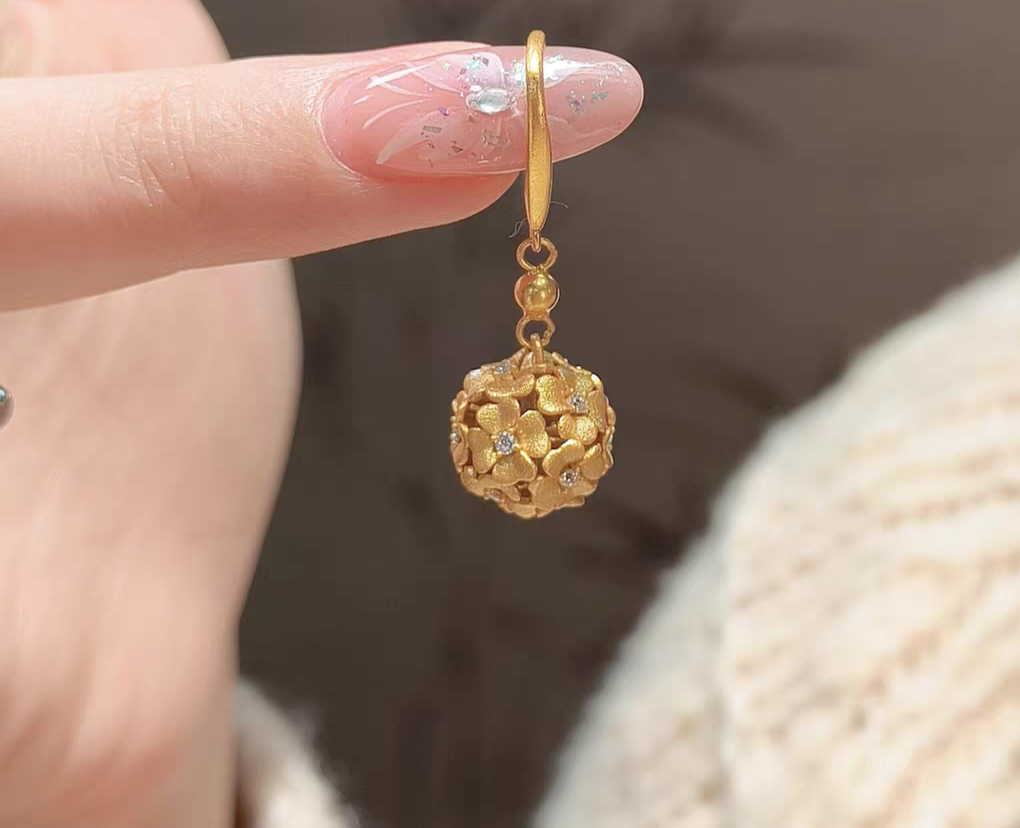 Daisy ball 999 Silver Earrings Golden Version  4 grams each