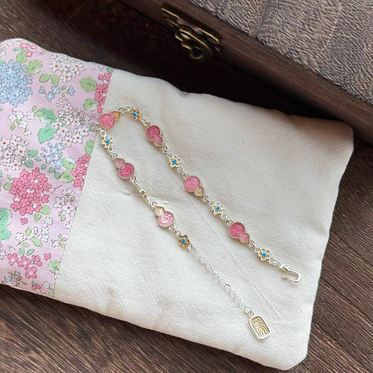 Fortune, Prosperity, and Peace" 9999 Sterling Silver Bracelet with Gold Trim with lab Certificate 10 Grams 17cm+4