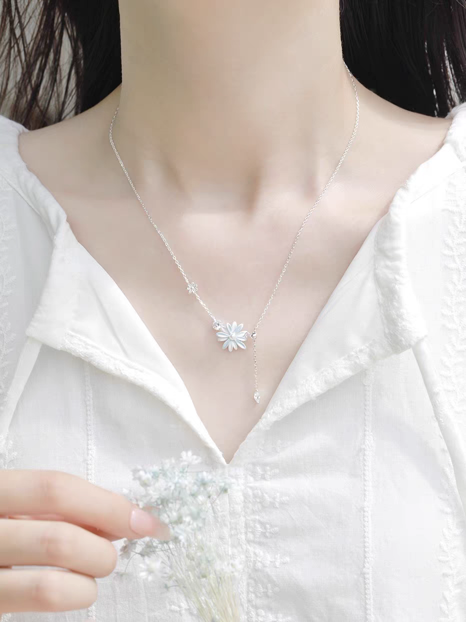 Daisy anyway Sterling Silver 925 Necklace with lab certified